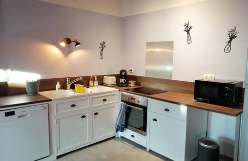 Charroux Cottage | Cozy cottage with shared pool, near Vichy