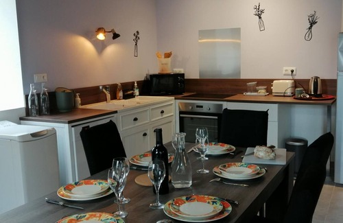 Charroux Cottage | Cozy cottage with shared pool, near Vichy