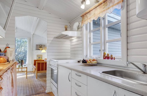 Hoeve Strand House | Cozy cottage with beautiful conservatory and great outdoor space.