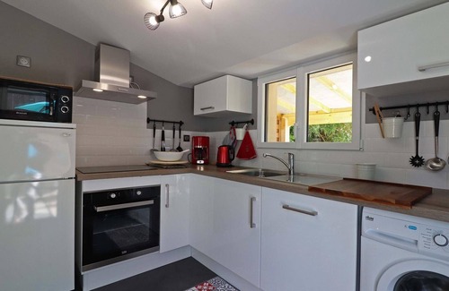 Joue-du-Plain Cottage | Cozy cottage with fiber, pets allowed