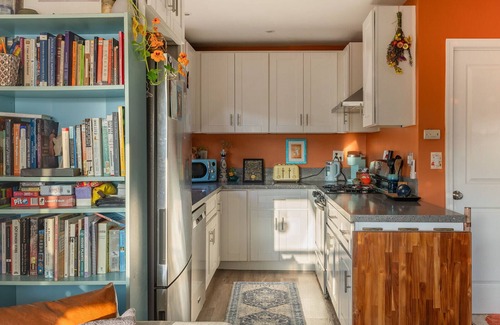 City Heights Cottage | Cozy cottage with hot tub in secret garden near canyons trails, City Heights