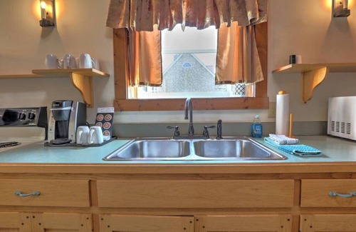 Millersburg Cottage | Cozy Cottage With Seasonal Resort Pool/Hot Tub