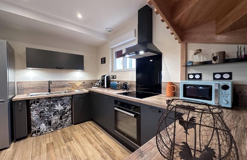 Saint-Leon Cottage | Cozy cottage with spa, outdoor games and pets allowed