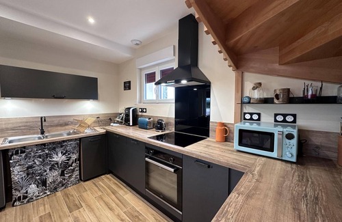 Saint-Leon Cottage | Cozy cottage with spa, outdoor games and pets allowed