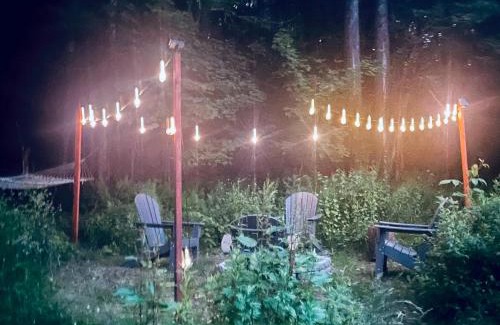 Livingston Manor House | Cozy Cottage with Jacuzzi and Fire Pit and Reading Nook!