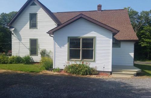 Fredonia House | Cozy Country Farm Stay