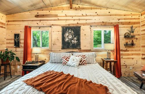 Camdenton House | Cozy Cove Cabin - The Perfect Ozark Retreat