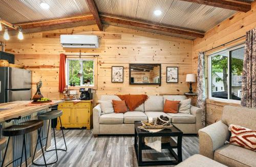 Camdenton House | Cozy Cove Cabin - The Perfect Ozark Retreat
