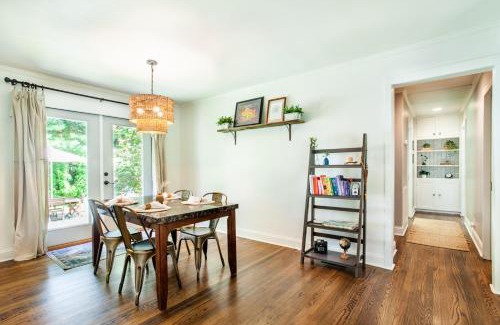 Knoxville House | Cozy Creekside Rancher-Heart of Downtown Knoxville