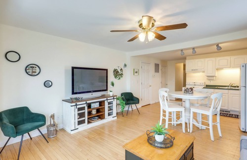 Delafield Apartment | Cozy Delafield Apartment - Walk to Lake!