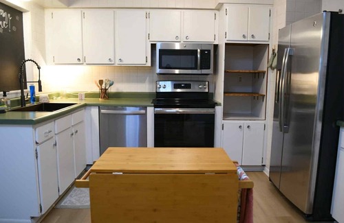 Deltona Lakes Cottage | Cozy Deltona Stay Fire Pit + Orlando