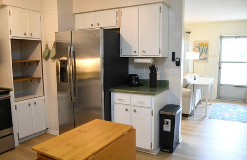 Deltona Lakes Cottage | Cozy Deltona Stay Fire Pit + Orlando