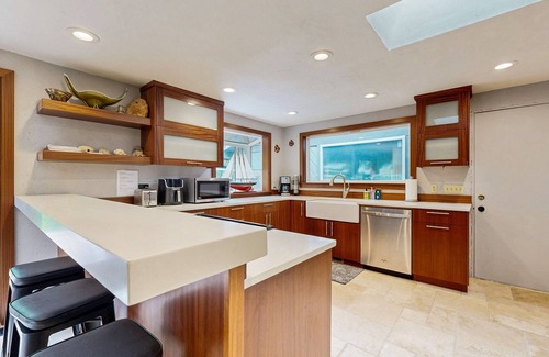 Lincoln Beach House | Cozy, Depoe Bay retreat— w/ocean & beach access via trail