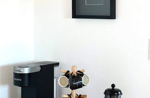 Landers House | Cozy Desert Getaway with 5 acres of land and wood fired hot tub. Pet friendly!