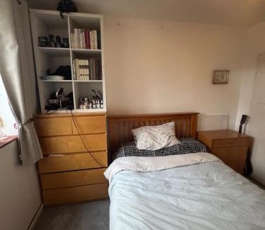 Putney Apartment | Cozy Designer Flat with Riverside