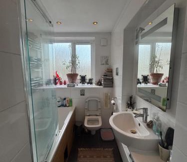 Putney Apartment | Cozy Designer Flat with Riverside