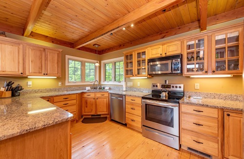 Swanton House | Cozy Dog Friendly Blue Home Near Lake w/Huge Yard