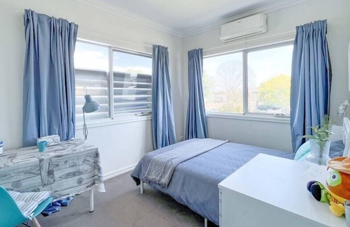 Clayton South House | Cozy Double Bed Shared Bathroom Stay @Clayton