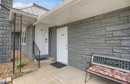 Halifax Apartment | Cozy Double Queen Room 104 at Halifax Innnn