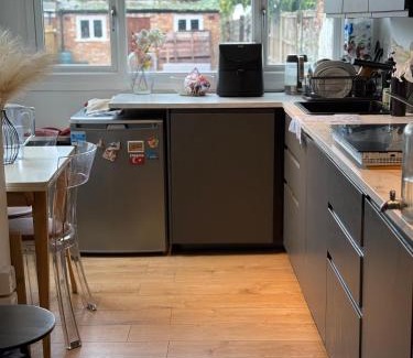 Enfield Highway House | Cozy Double Room in North London with Great Transport Links
