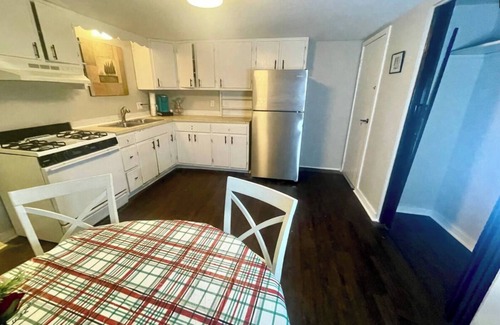 Pittston Apartment | Cozy Downtown Pittston Waterfall Glen 2BR 3 Bd 3 Sofa bed 3 TVs Laundry & Kureg