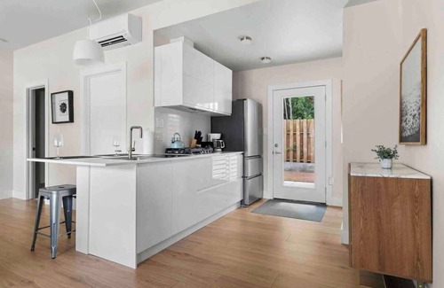 West Campus Apartment | Cozy Downtown Studio - near UT