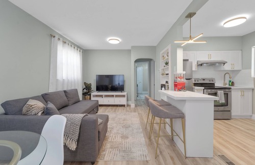 Old East York House | Cozy East York Bungalow 15 minutes from Downtown