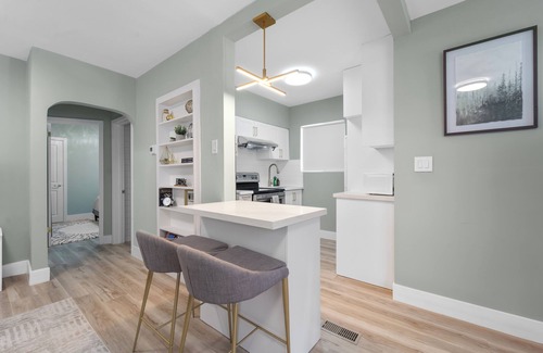 Old East York House | Cozy East York Bungalow 15 minutes from Downtown