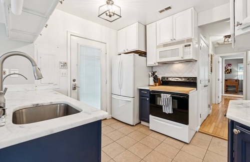 Edgewater House | Cozy Edgewater Cottage w/Backyard Hangout