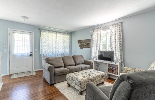 Woods Bay House | Cozy Escape