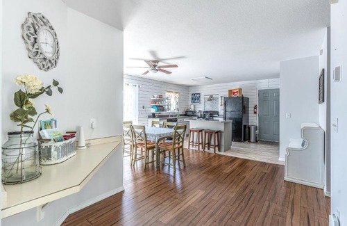 Woods Bay House | Cozy Escape