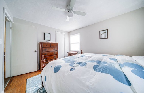 Euclid Apartment | Cozy Euclid Apartment: Near Downtown!