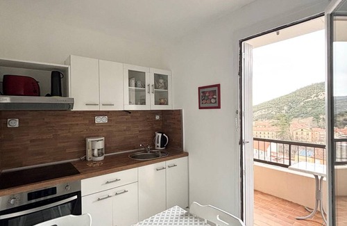 Amelie-les-Bains-Palalda Apartment | Cozy F2 Apartment with Parking, Balconies, and WIFI Near Thermal Baths