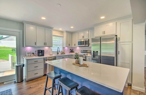 Penhook House | Cozy Fall Retreat ✦ Lakefront ✦ Hot Tub ✦ Fire Pit ✦ Fully Stocked Kitchen