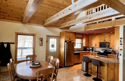 New Auburn Cabin | Cozy Family Cabin on Island Chain of Lakes