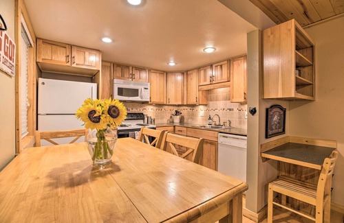 Mammoth Lakes Condo | Cozy Family Condo in Mammoth Lakes w/Balcony