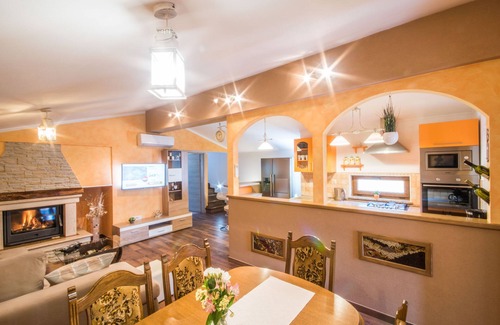 Karojba Villa | Cozy family-friendly fenced villa, pool and outdoor jacuzzi