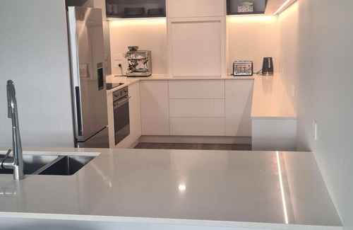 Richmond House | Cozy family home in quiet neighbourhood - close to amenities. n