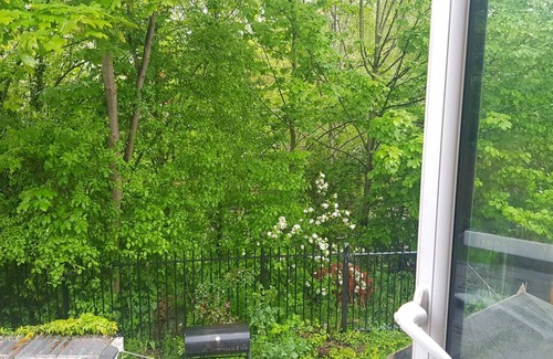 Newark upon Trent House | Cozy Family-sized Home Close to Shops, Forest Views, Stunning Location Free Wifi