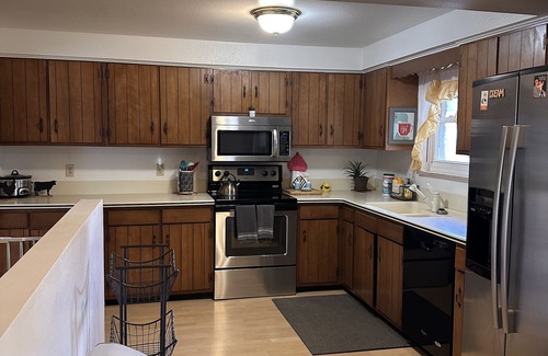 Northwest Arvada House | Cozy Family Vacation Home in Arvada 3 Bed/2 Bath Driveway and Fenced Yard