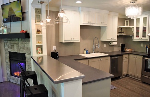 Fayetteville Other | Cozy Farmhouse, near Lynchburg and Fayetteville