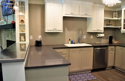 Fayetteville Other | Cozy Farmhouse, near Lynchburg and Fayetteville