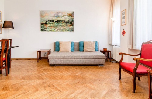 Gumussuyu Mahallesi Apartment | Cozy Flat in Beyoglu near Public Transportation