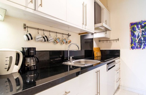 Gumussuyu Mahallesi Apartment | Cozy Flat in Beyoglu near Public Transportation