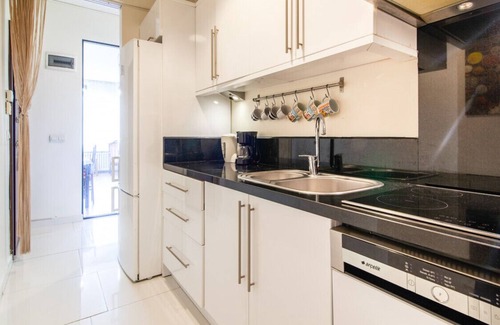 Gumussuyu Mahallesi Apartment | Cozy Flat in Beyoglu near Public Transportation