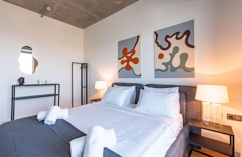 Bomonti Apartment | Cozy Flat with City View and Balcony in Sisli