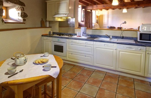 Saint-Didier-sur-Rochefort Cottage | Cozy gîtes for 12, pets allowed, garden