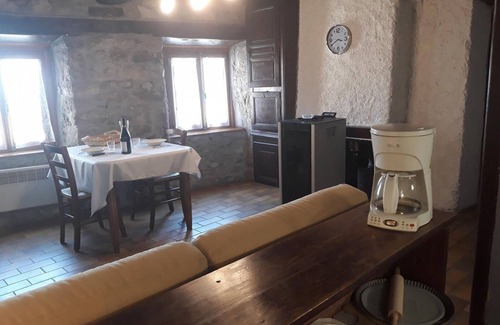 Pralong Cottage | Cozy gîte for 2 in Monts du Forez