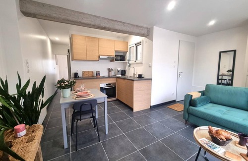 Montrond-les-Bains Cottage | Cozy gîte in Montrond-les-Bains, modern kitchen, garden