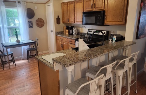 Powhatan House | Cozy Get-A-Way in Neighborhood On 3 Lakes, With Fishing Docks, Firepit, Kayaks